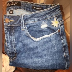 Judy Blue size 14w boyfriend fit with flowers embroidered on pockets. Worn once.